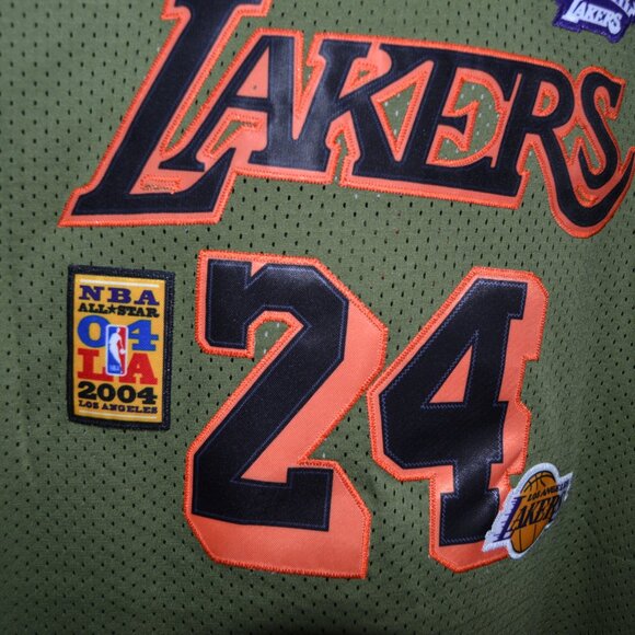 KOBE BRYANT HARDWOOD CLASSIC LAKERS GREEN JERSEY- Brand New- LARGE$85 - Picture 8 of 15